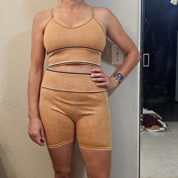 1/2 OFF Free People Movement Orange Sports Bra & Running Shorts Set Medium/Large - Picture 3 of 8